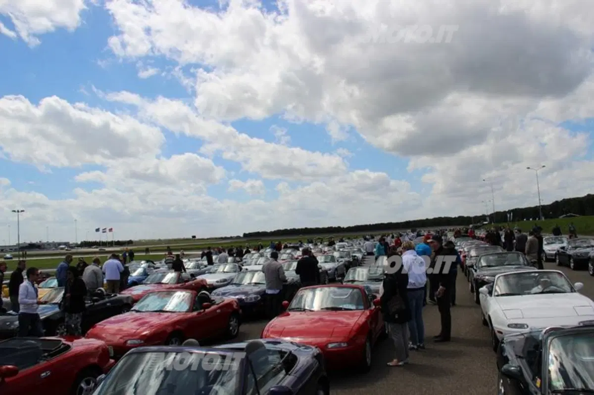 Mazda MX-5: il video del nostro viaggio al raduno del record in Olanda (34)