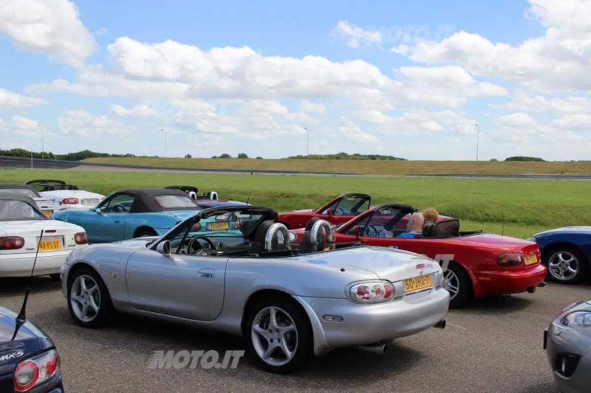 Mazda MX-5: il video del nostro viaggio al raduno del record in Olanda (35)