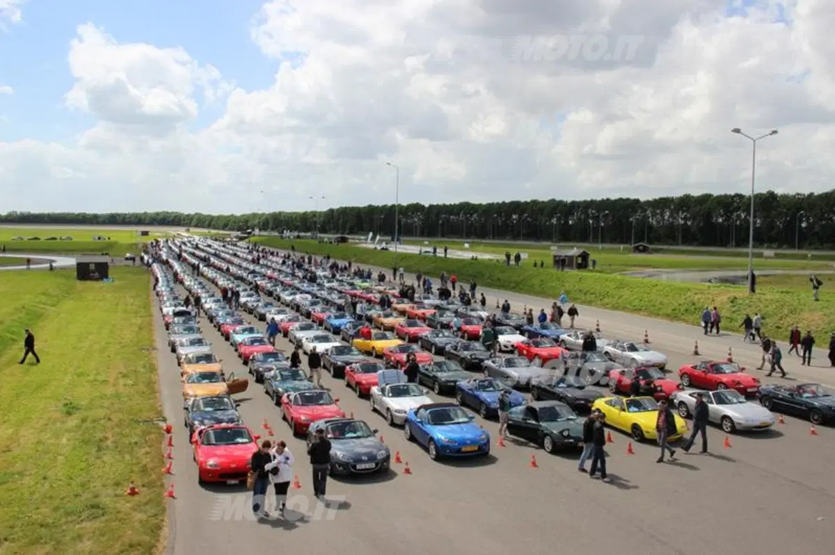 Mazda MX-5: il video del nostro viaggio al raduno del record in Olanda (48)