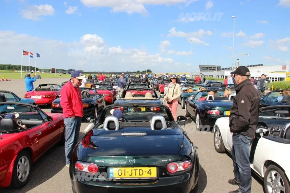 Mazda MX-5: il video del nostro viaggio al raduno del record in Olanda (51)