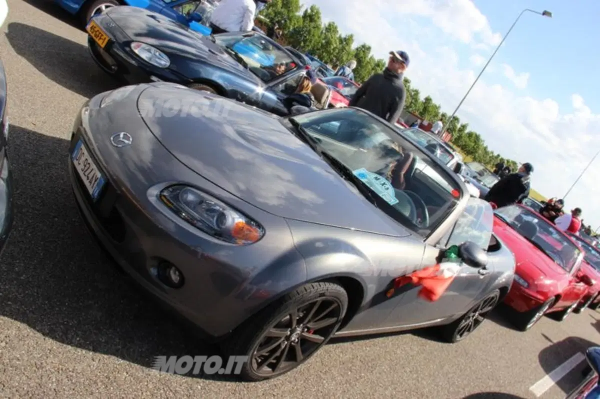 Mazda MX-5: il video del nostro viaggio al raduno del record in Olanda (55)
