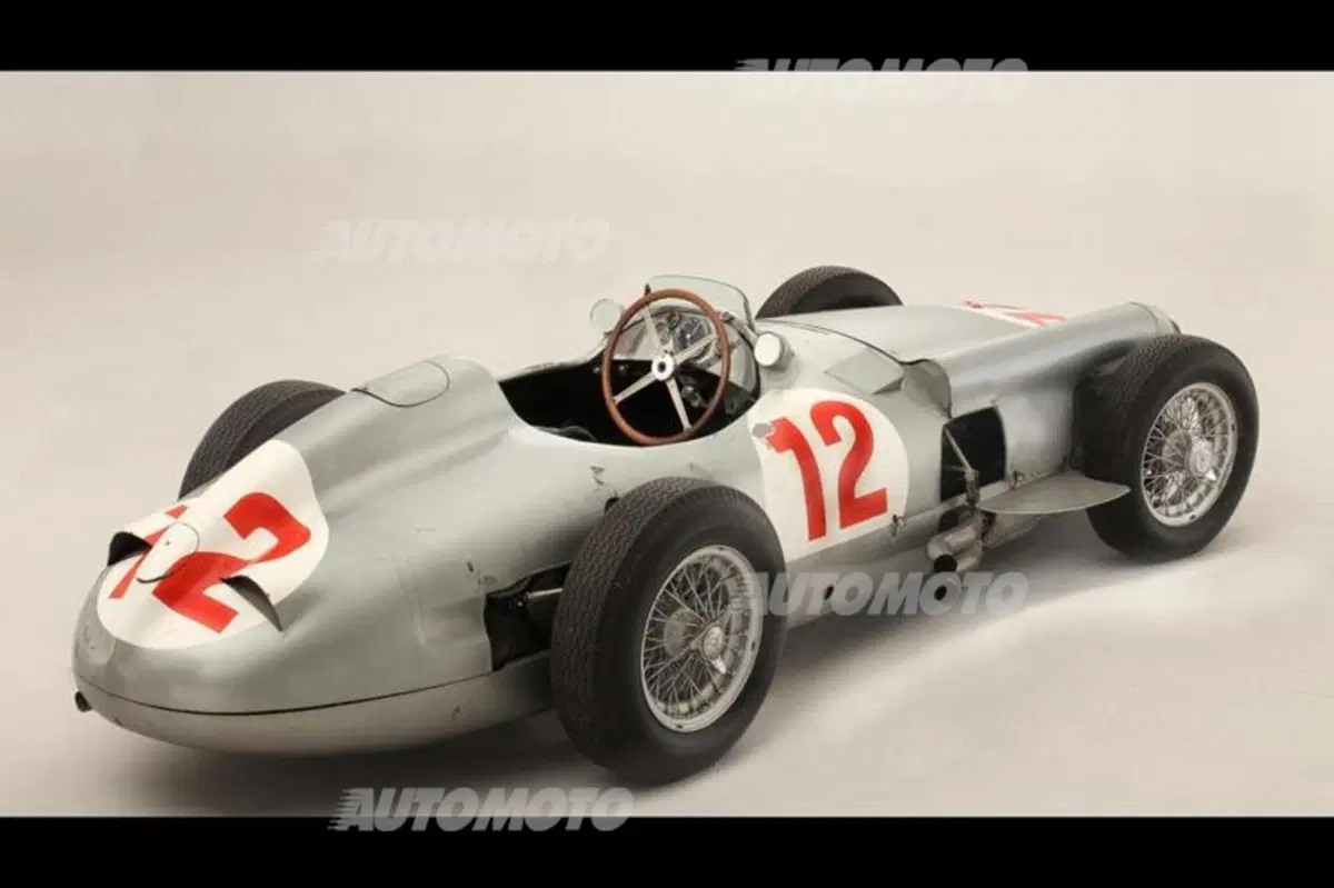 Battuta all'asta la Mercedes di Fangio a oltre 22 milioni. E' record