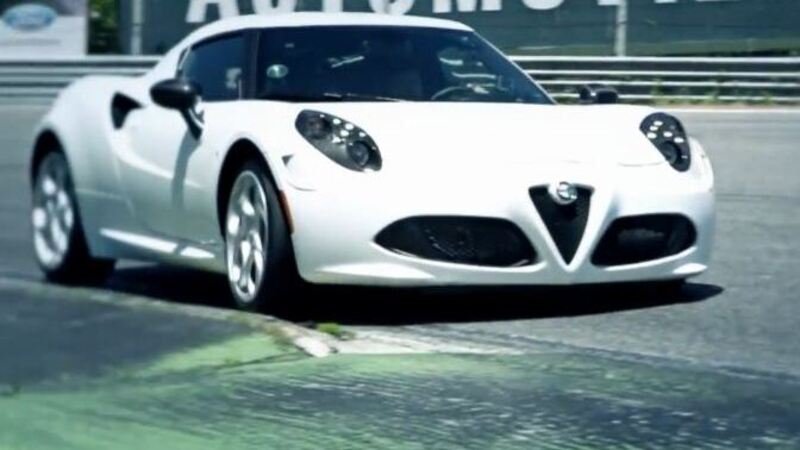 Alfa Romeo 4C: su strada e in pista con Marc Gen&eacute; - Video