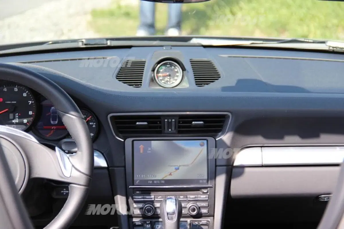 Porsche: alla scoperta della Svizzera con 911 e Cayman. Ecco il video (26)