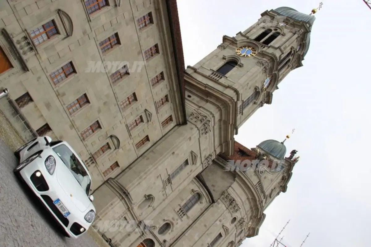 Porsche: alla scoperta della Svizzera con 911 e Cayman. Ecco il video (31)