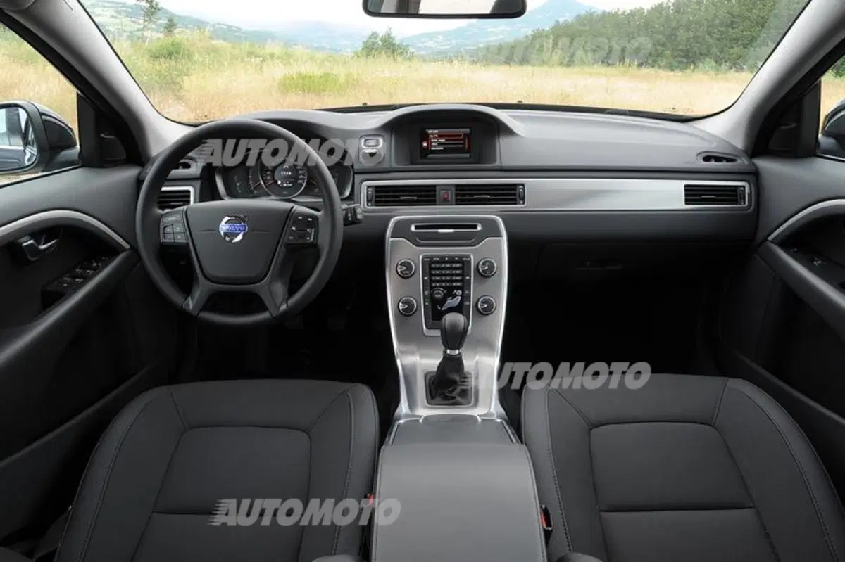 Volvo V70 D2 Polar (24)