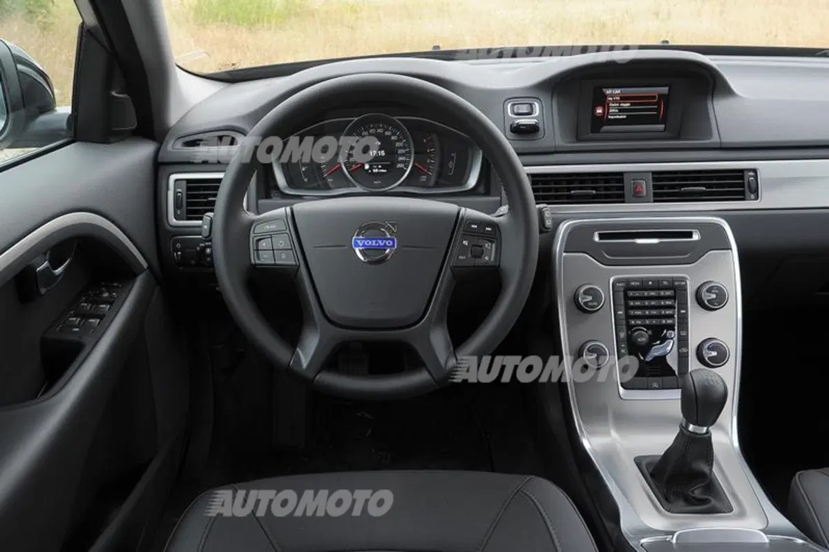 Volvo V70 D2 Polar (26)