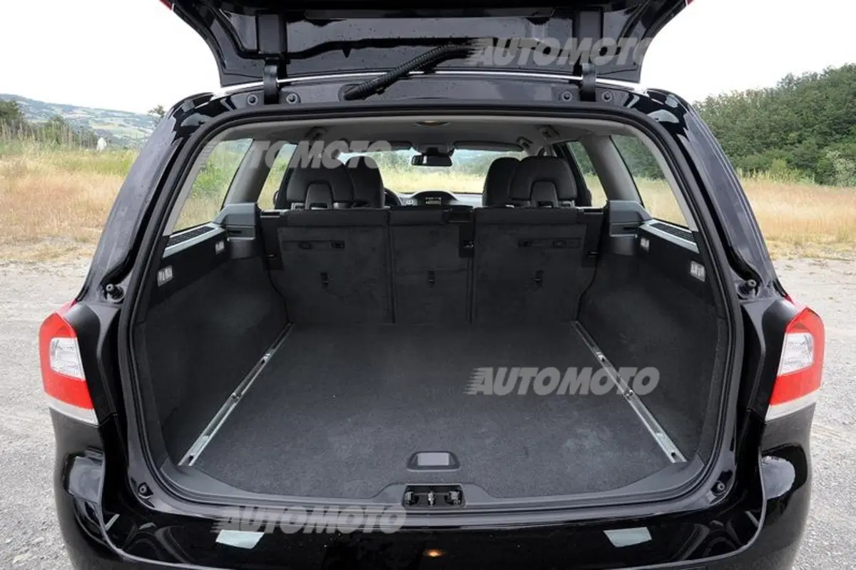 Volvo V70 D2 Polar (27)