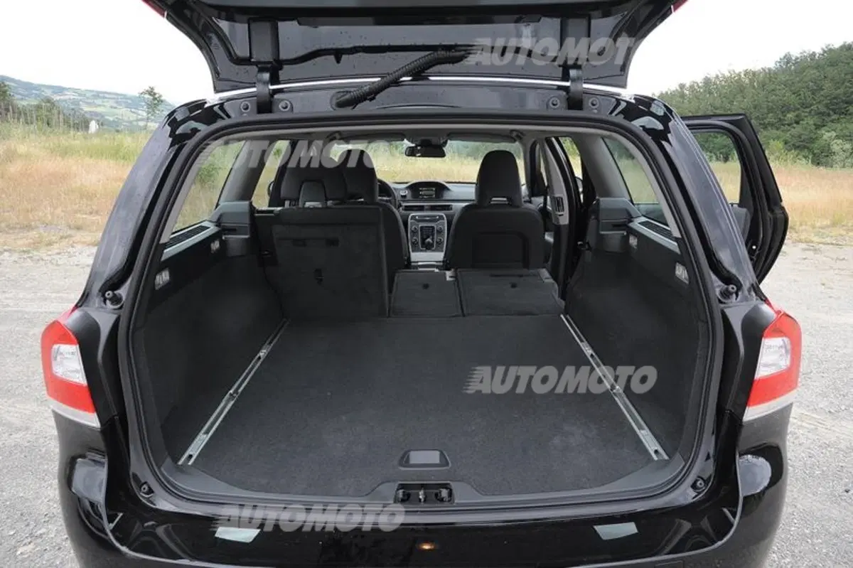 Volvo V70 D2 Polar (28)