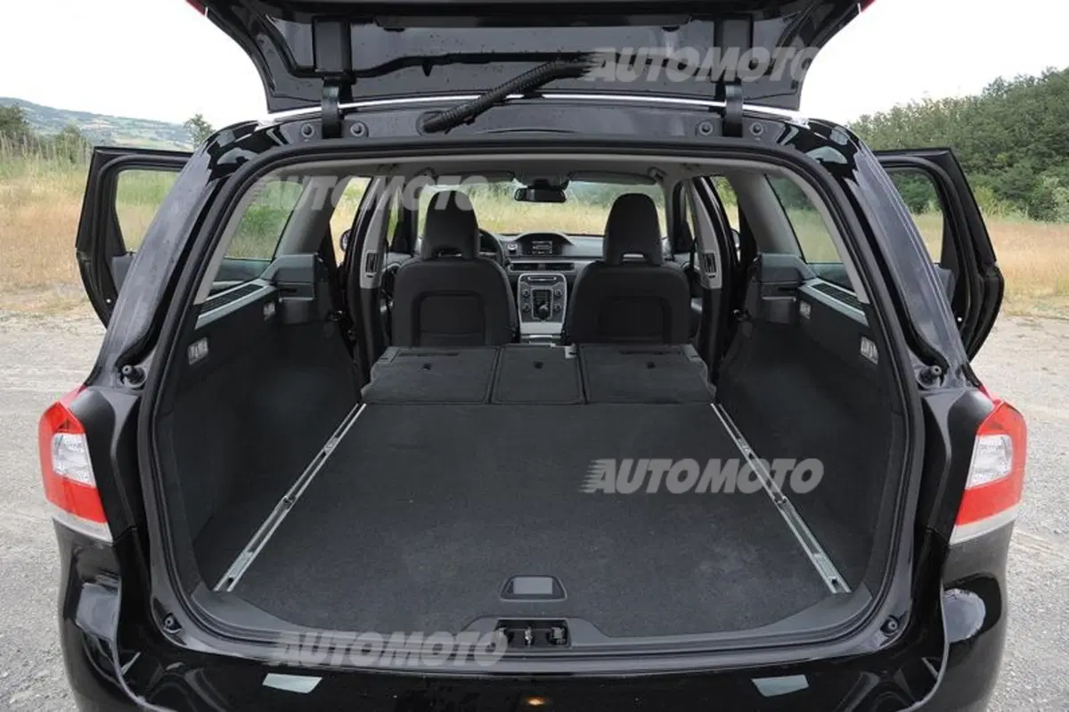 Volvo V70 D2 Polar (29)