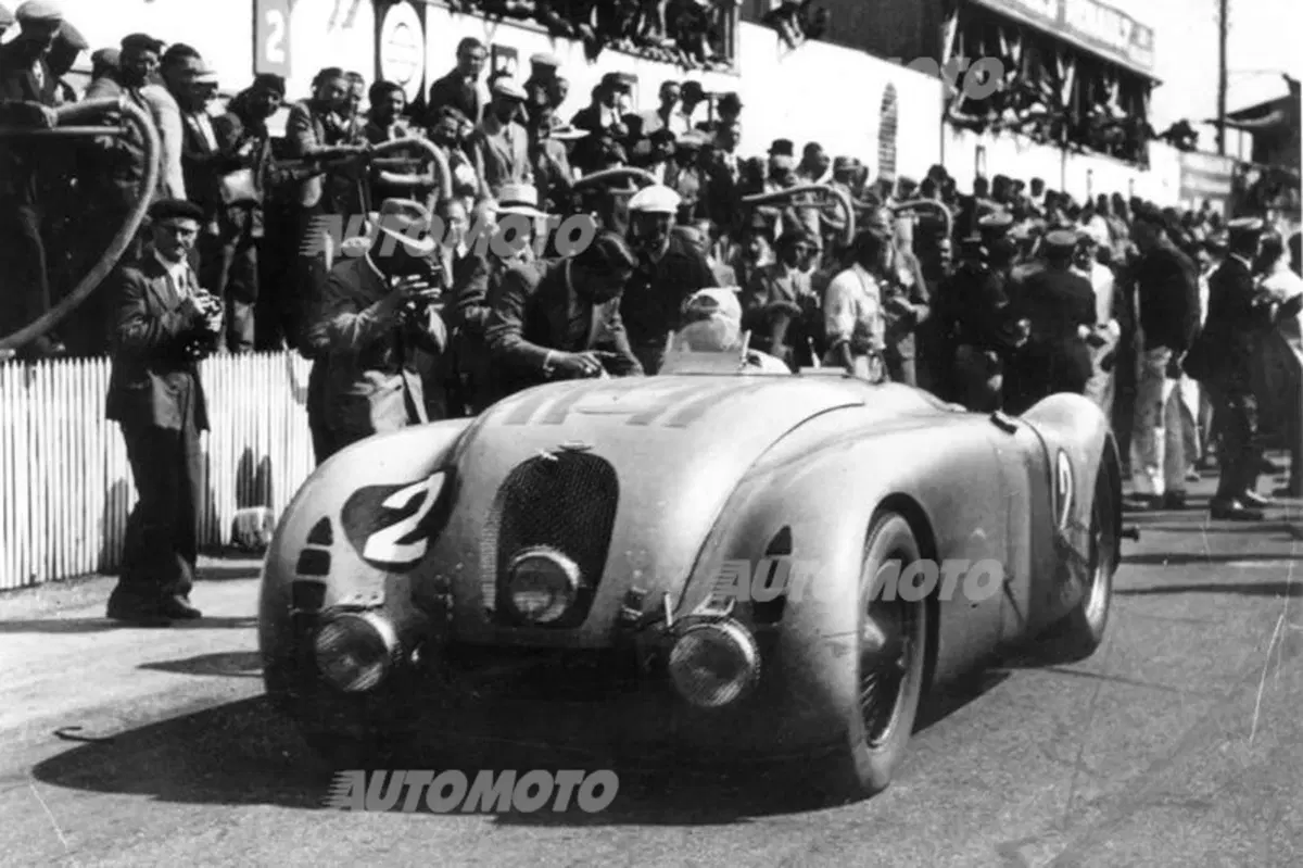 Bugatti Veyron Legend Jean-Pierre Wimille (8)