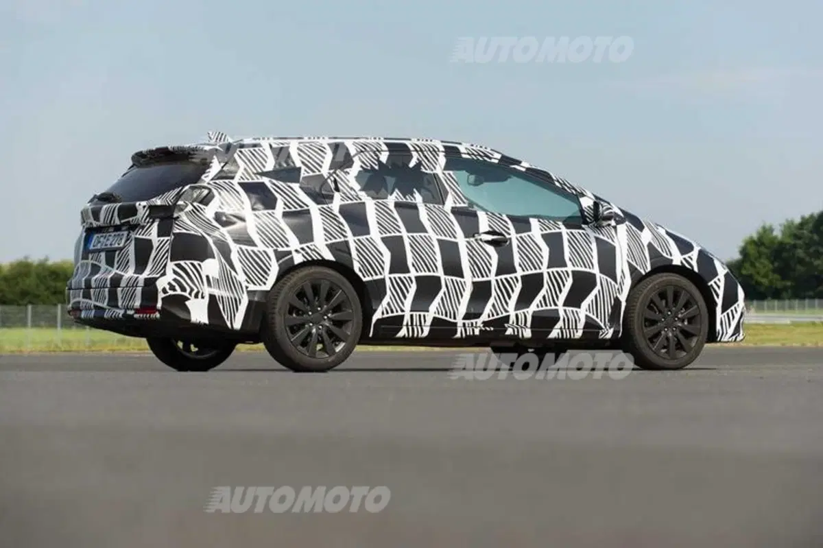Honda Civic Tourer: la station wagon avrà sospensioni attive