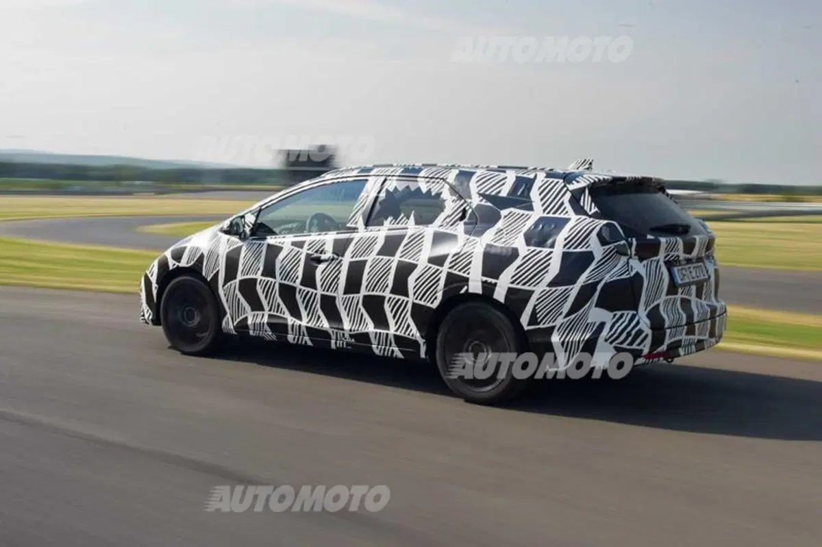 Honda Civic Tourer: la station wagon avrà sospensioni attive (3)