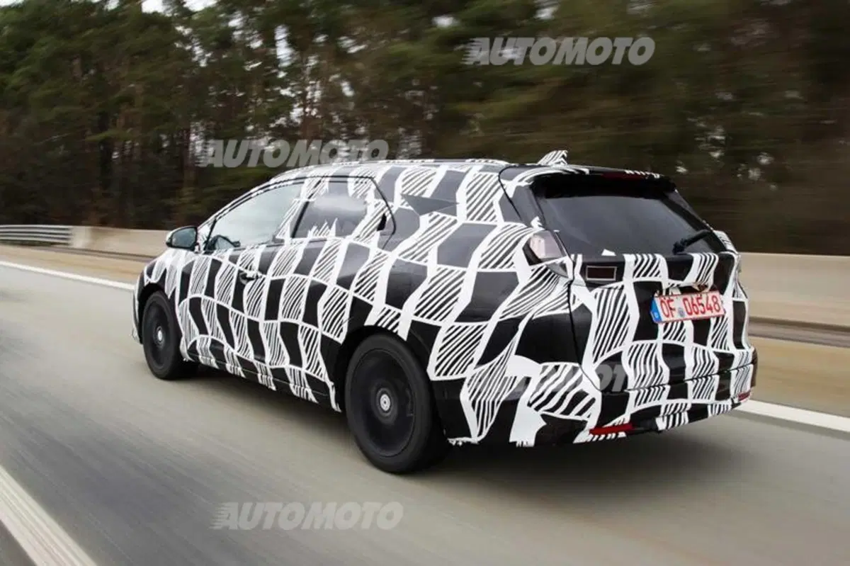 Honda Civic Tourer: la station wagon avrà sospensioni attive (5)