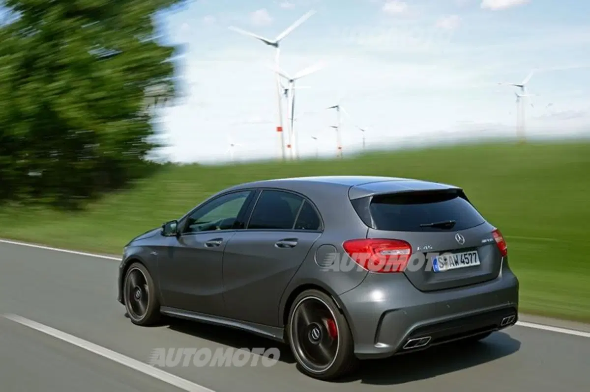 Mercedes-Benz A 45 AMG (2)