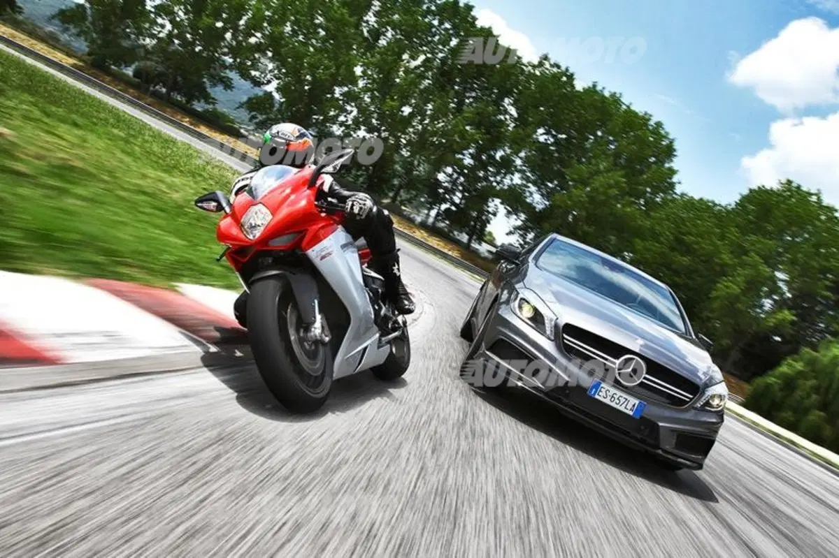 Mercedes-Benz A 45 AMG (7)