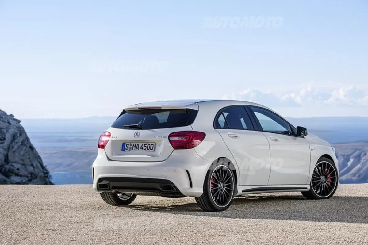 Mercedes-Benz A 45 AMG (11)