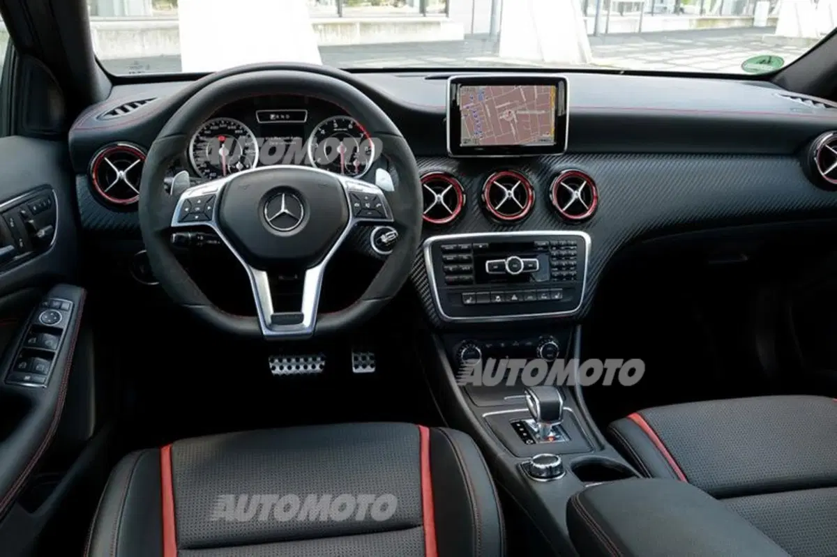 Mercedes-Benz A 45 AMG (13)