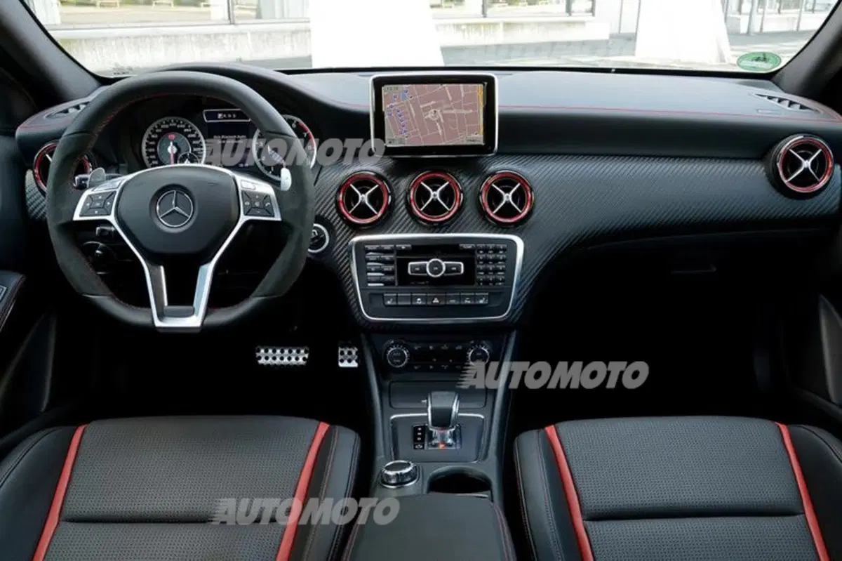 Mercedes-Benz A 45 AMG (15)