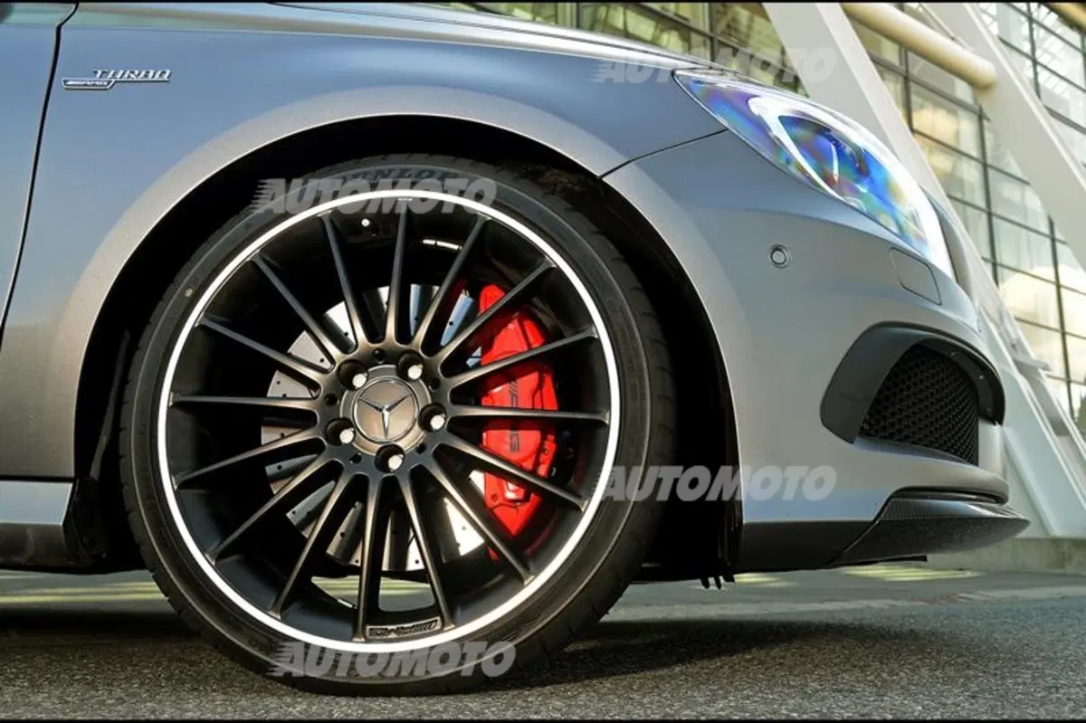 Mercedes-Benz A 45 AMG (31)