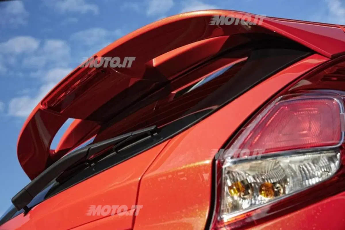 Ford Fiesta ST: aumentata la produzione per la forte domanda (16)
