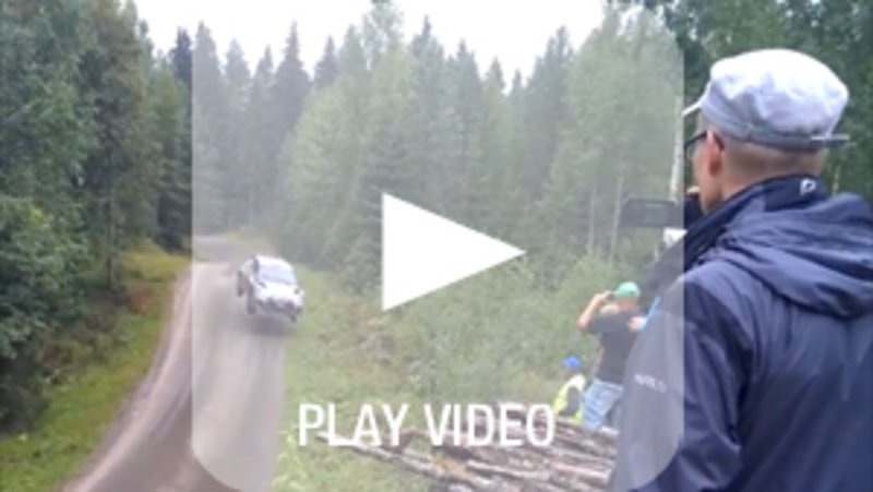 WRC: l&#039;incredibile incidente della Ford Fiesta di Novikov