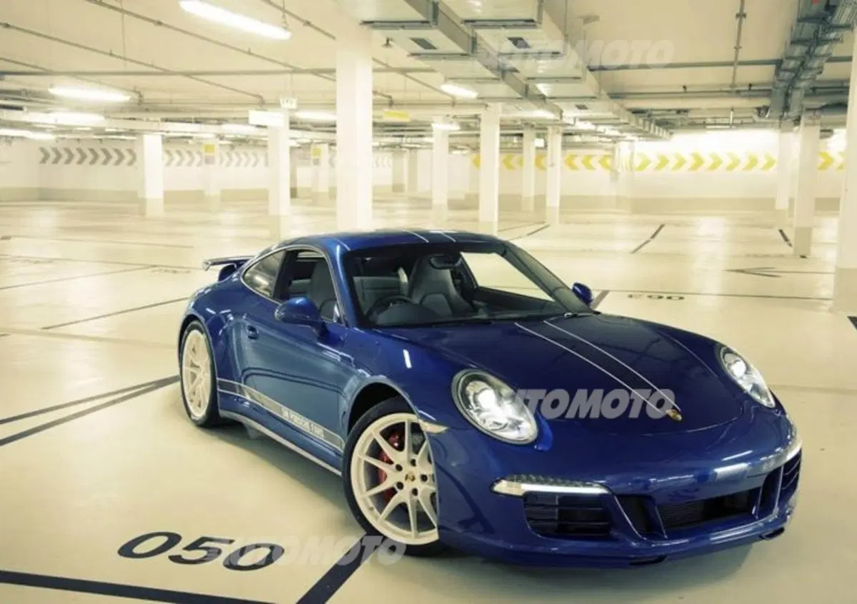 Porsche 911 Carrera 4S: l'esemplare allestito da 5 milioni di appassionati
