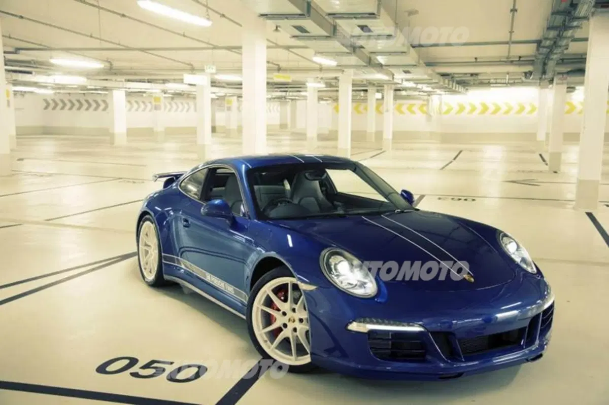 Porsche 911 Carrera 4S: l'esemplare allestito da 5 milioni di appassionati