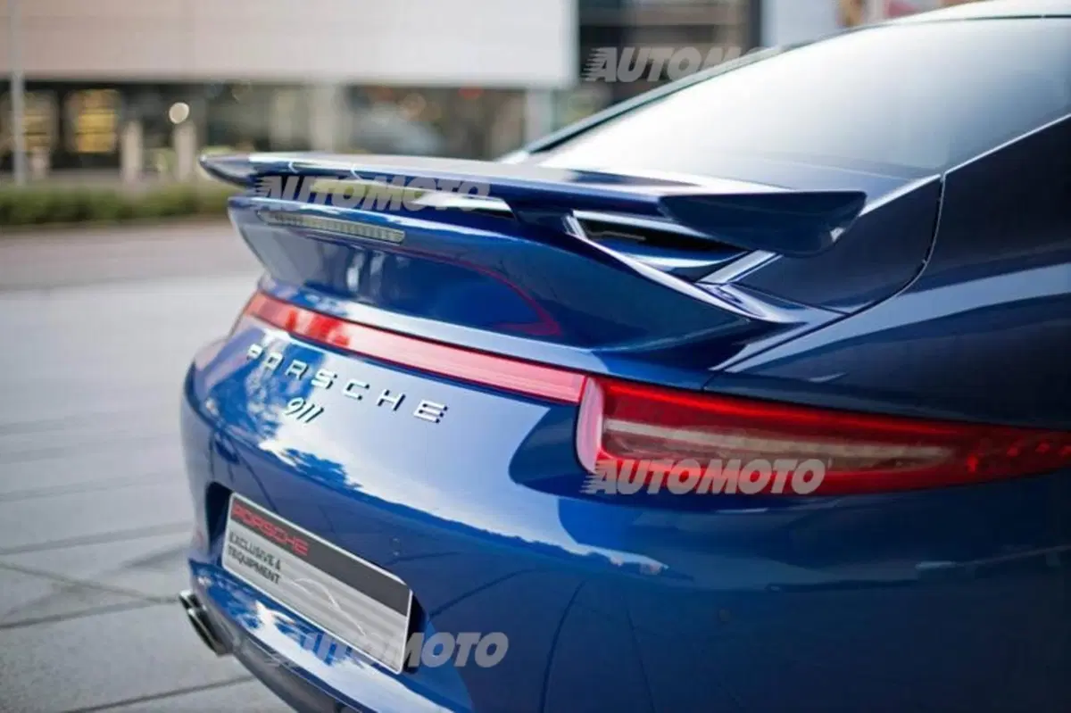 Porsche 911 Carrera 4S: l'esemplare allestito da 5 milioni di appassionati (6)