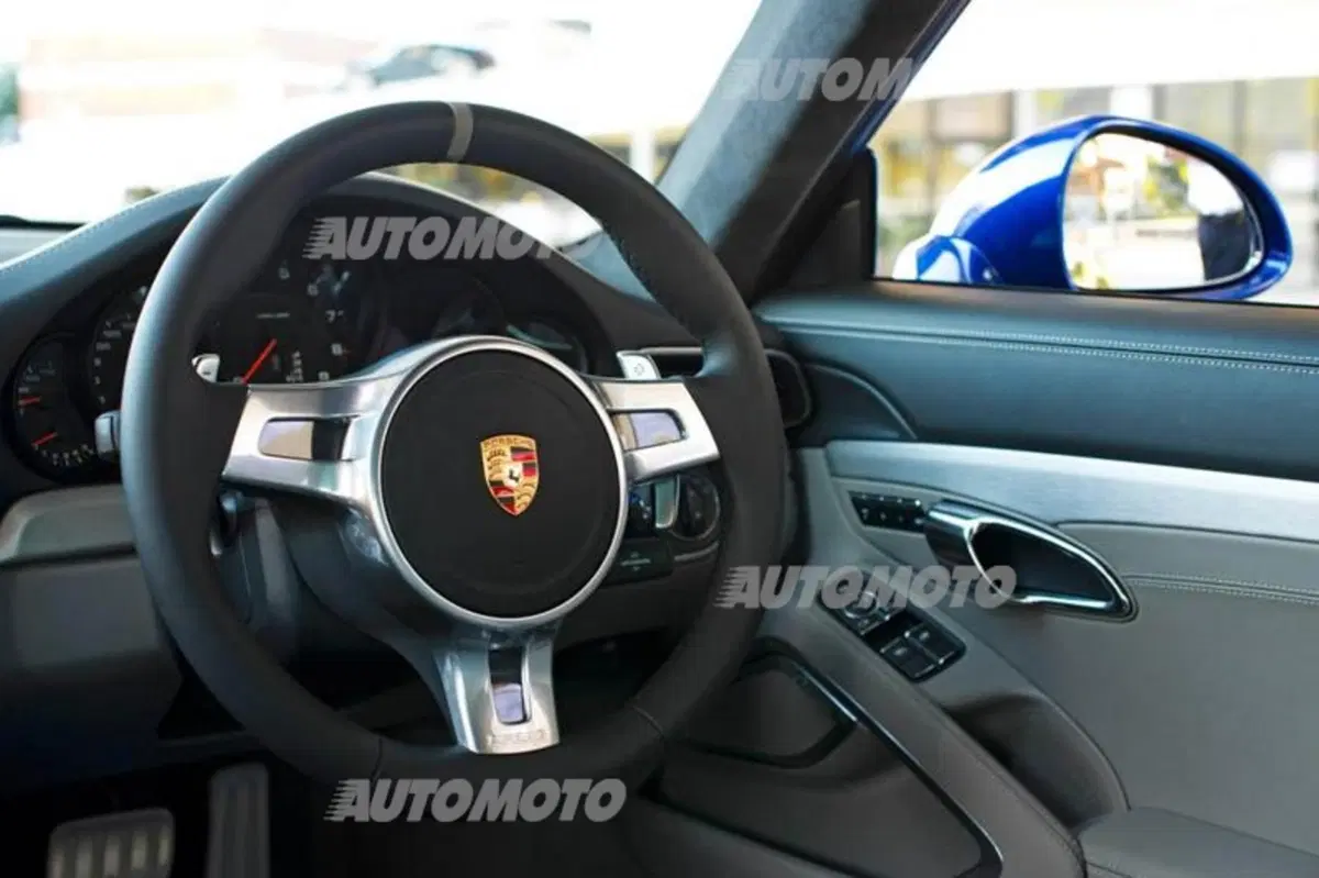 Porsche 911 Carrera 4S: l'esemplare allestito da 5 milioni di appassionati (8)