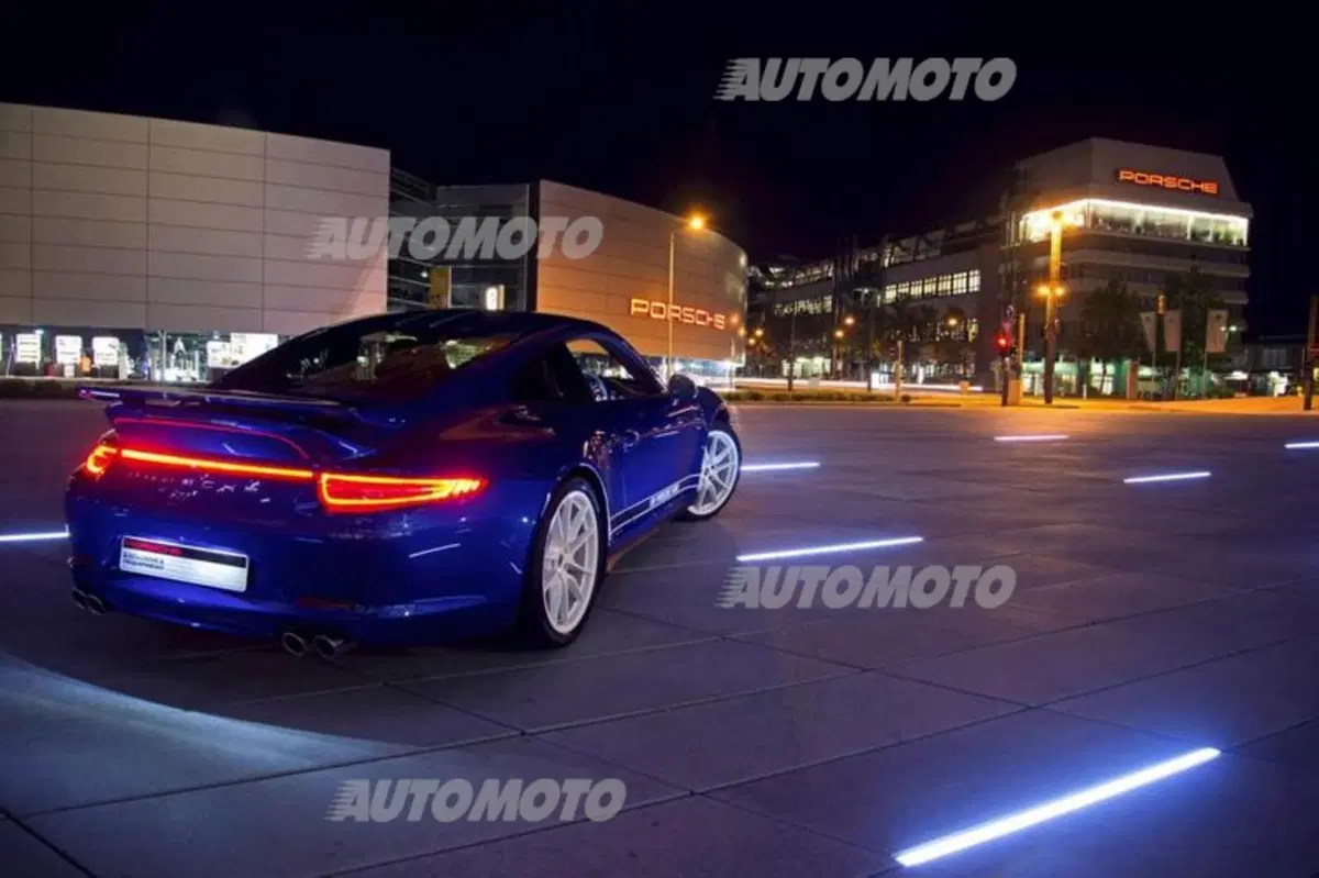 Porsche 911 Carrera 4S: l'esemplare allestito da 5 milioni di appassionati (12)