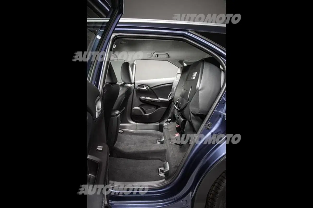 Honda Civic Tourer: prime immagini ufficiali (9)