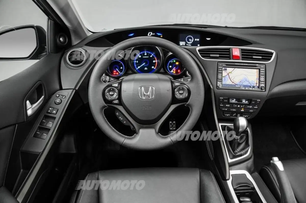 Honda Civic Tourer: prime immagini ufficiali (10)