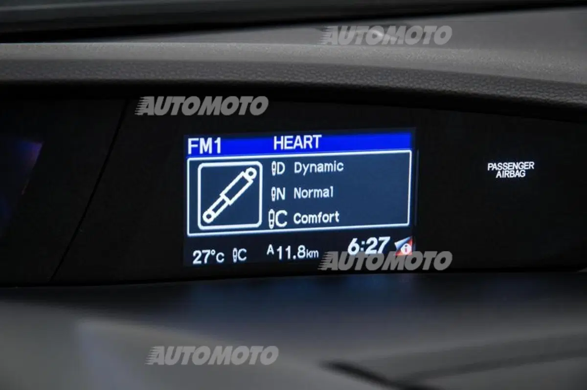 Honda Civic Tourer: prime immagini ufficiali (11)