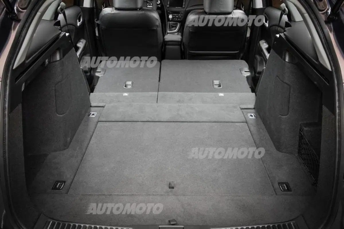 Honda Civic Tourer: prime immagini ufficiali (12)