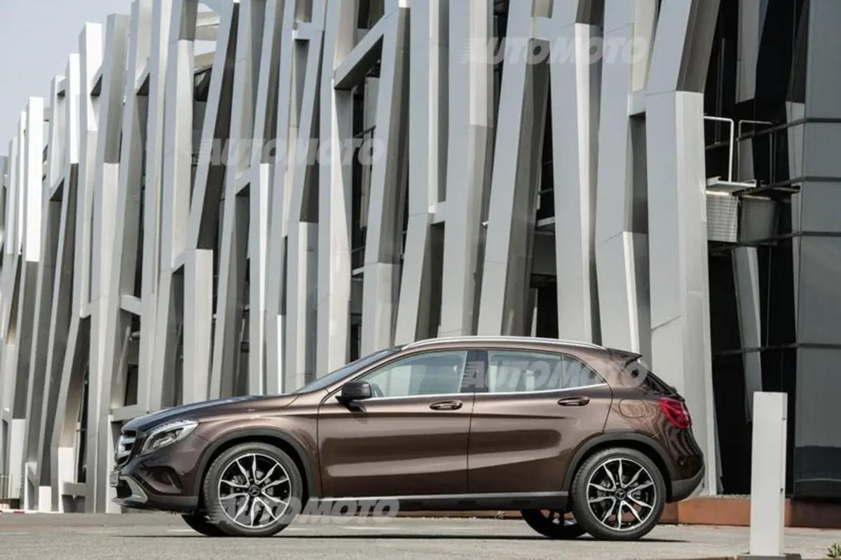 Mercedes GLA: foto e informazioni ufficiali (12)