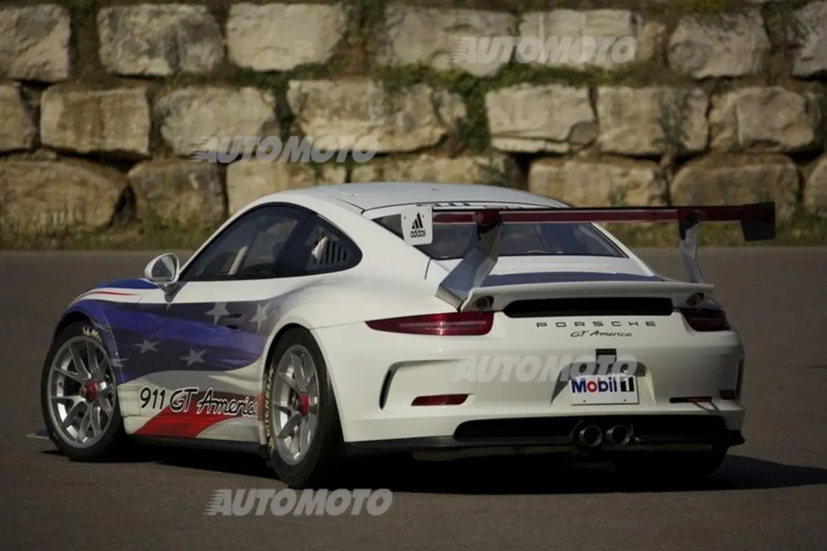 Porsche 911 GT America