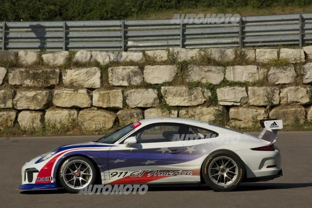 Porsche 911 GT America (2)