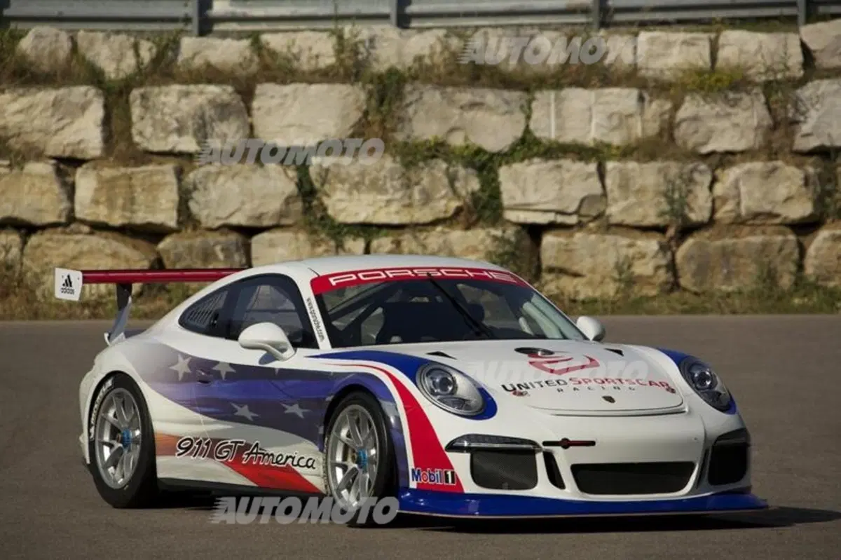 Porsche 911 GT America (3)