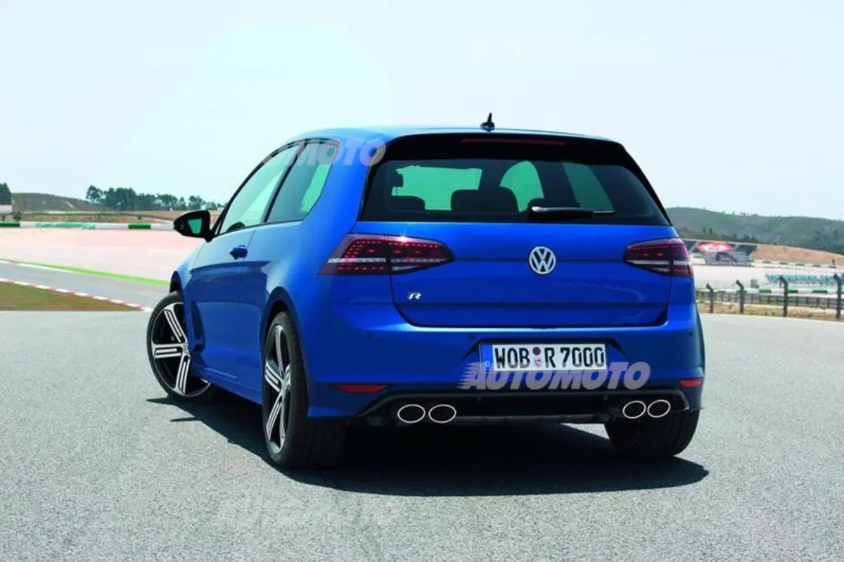 Nuova Volkswagen Golf R (2)