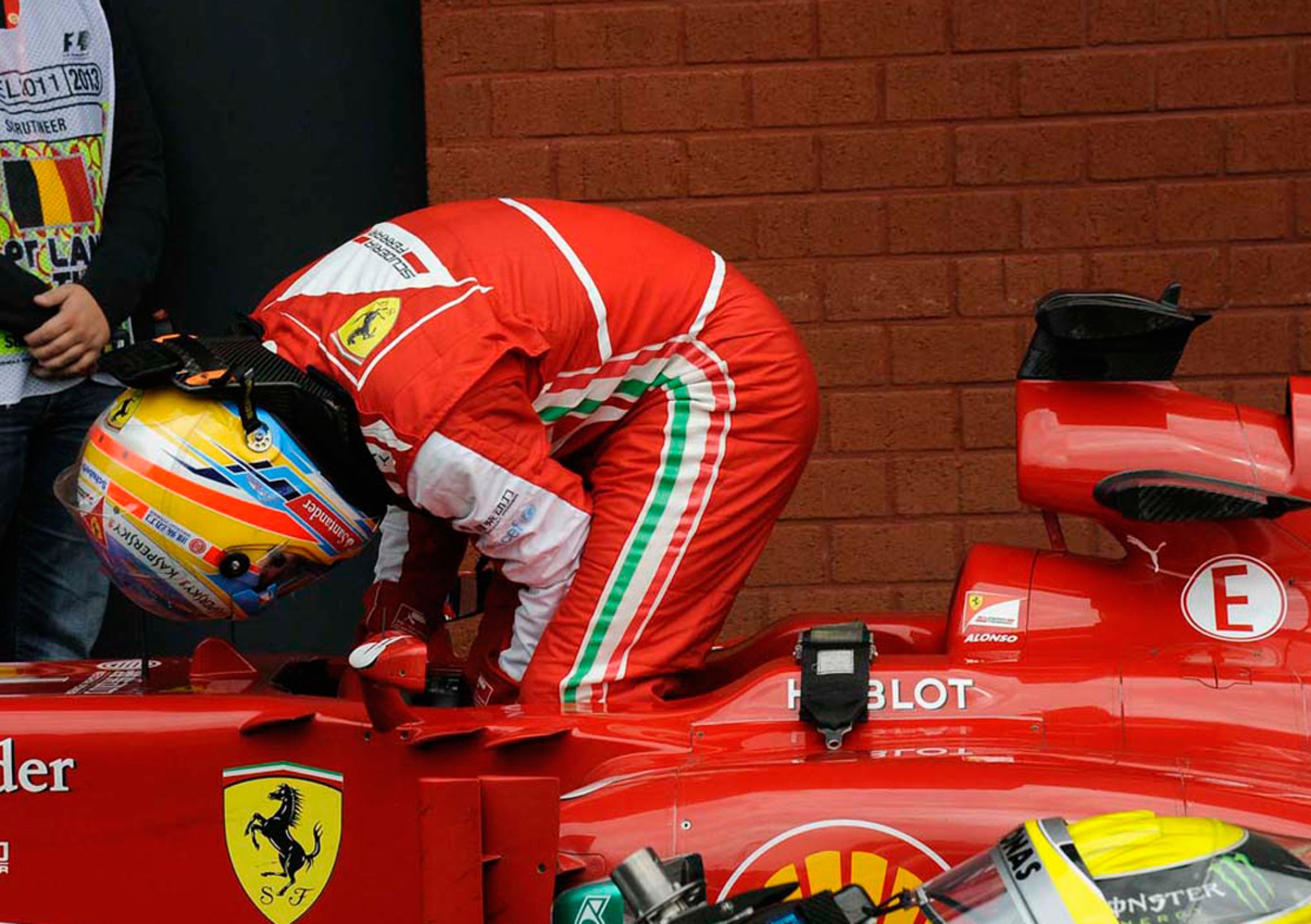 Alonso: &laquo;Con questa macchina sarei arrivato secondo anche partendo primo&raquo;