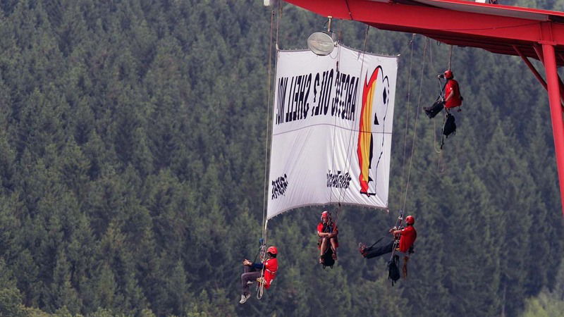 F1 Spa 2013: in Belgio arriva la protesta di Greenpeace