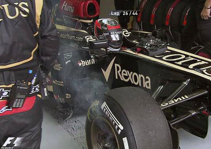 F1 Spa 2013: la Lotus di Raikkonen bloccata da una visiera a strappo