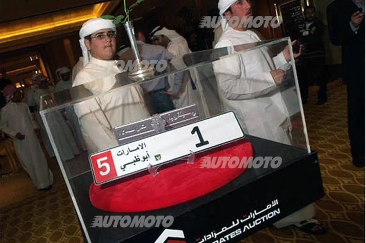 Gli offrono 7 milioni di dollari per la targa "F1" della sua auto, lui rifiuta (4)