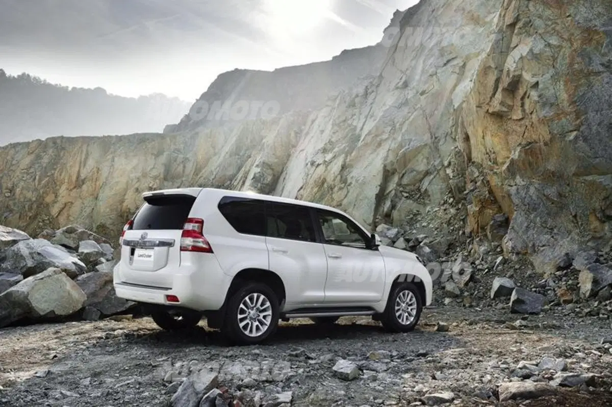 Toyota Land Cruiser restyling (25)
