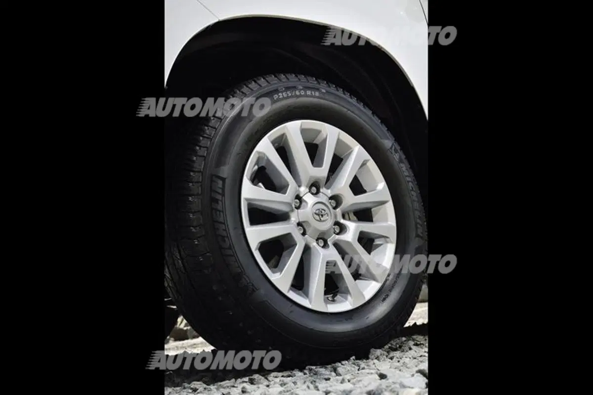 Toyota Land Cruiser restyling (31)