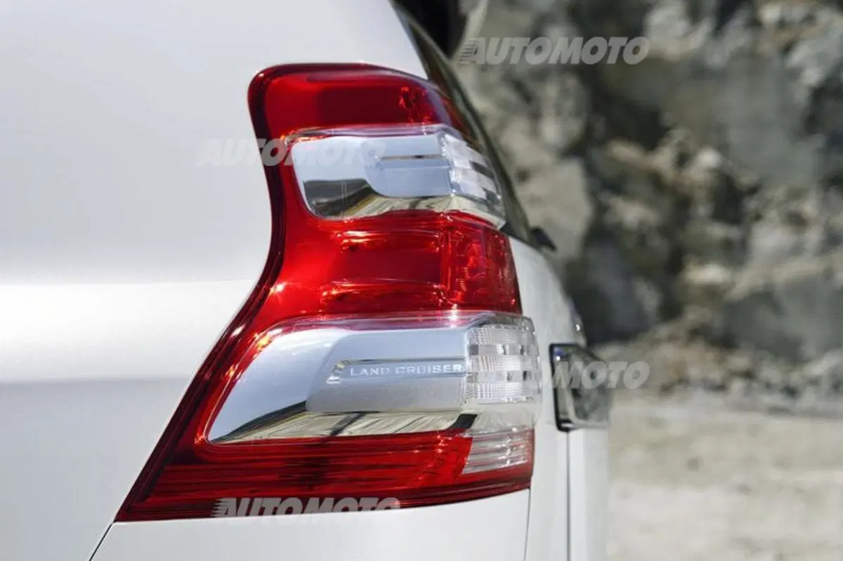 Toyota Land Cruiser restyling (34)