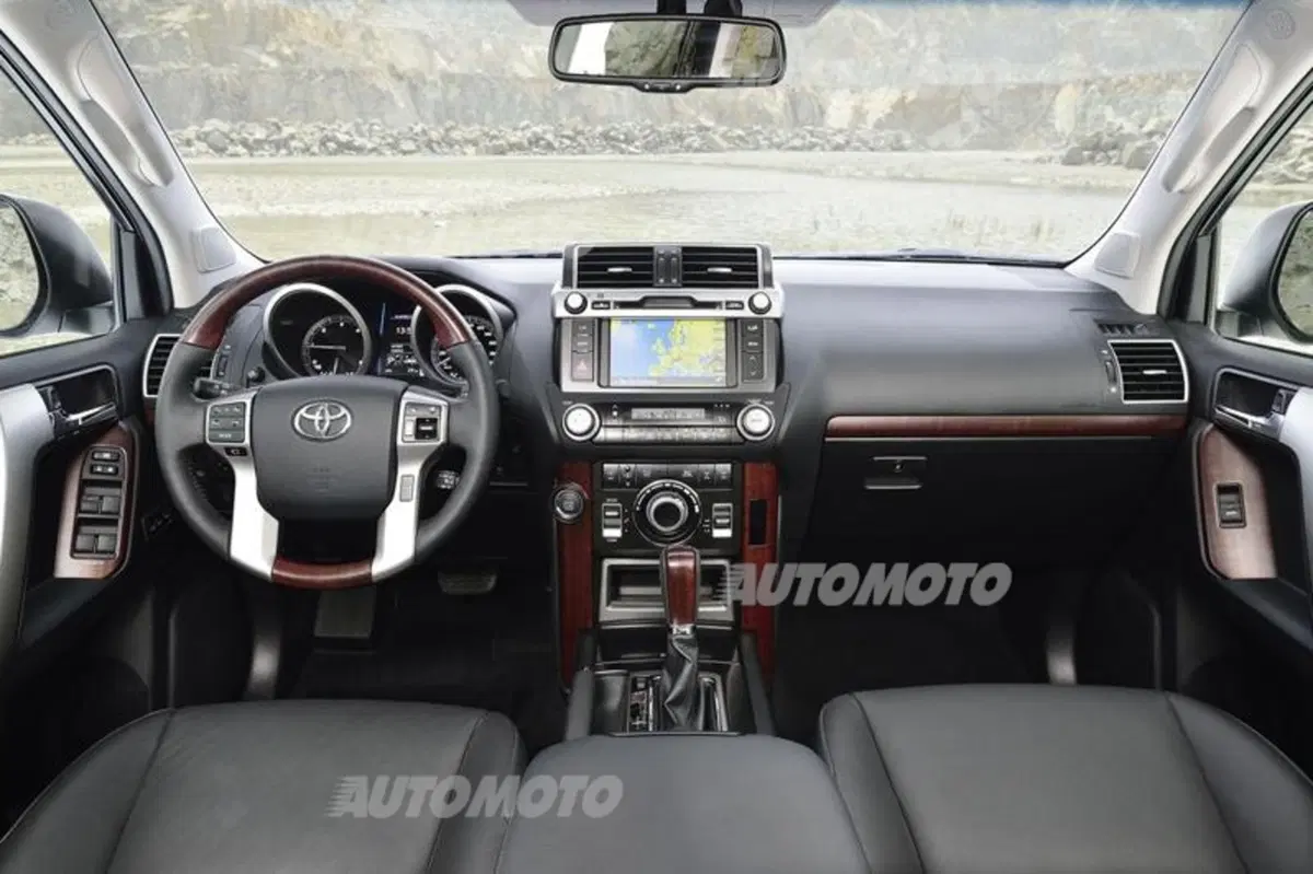 Toyota Land Cruiser restyling (38)