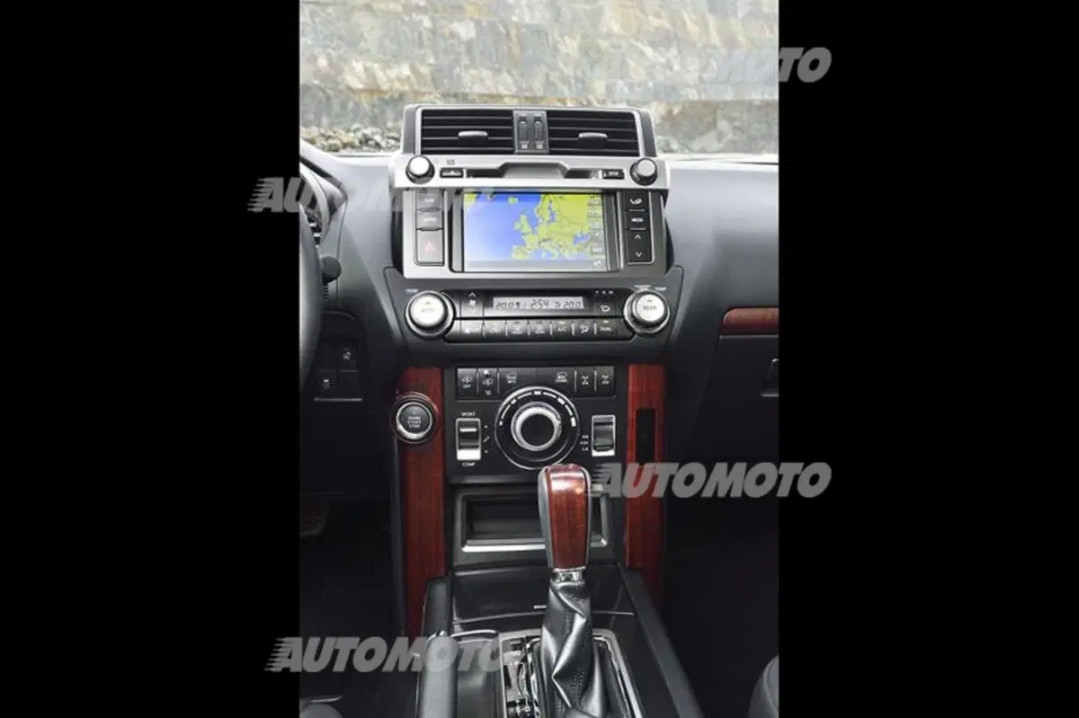 Toyota Land Cruiser restyling (41)
