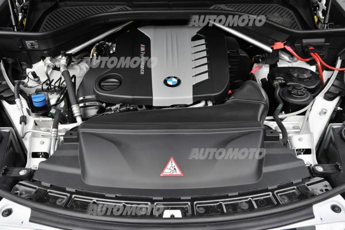 Nuova BMW X5 M50d (23)